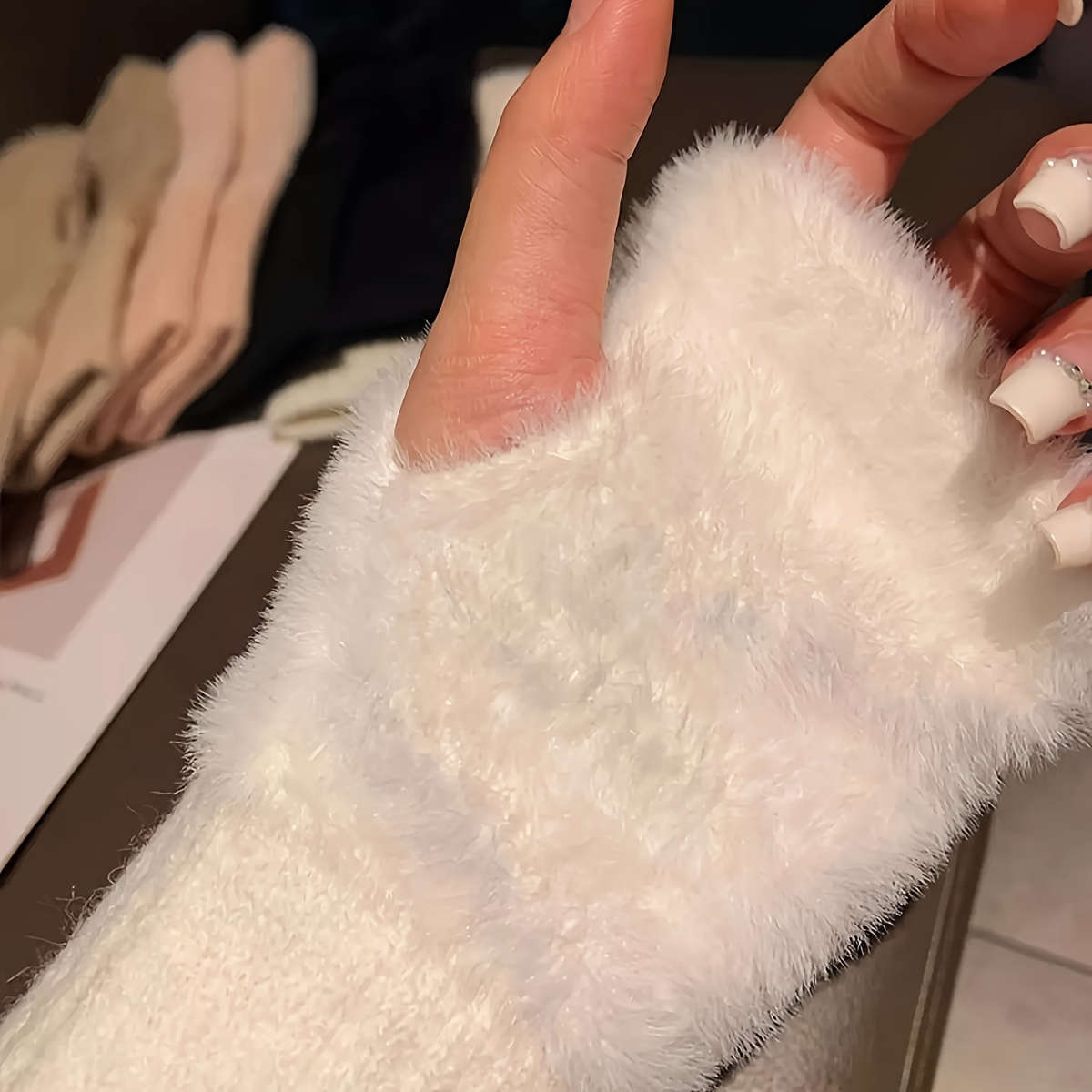 Winter Gloves Color White
