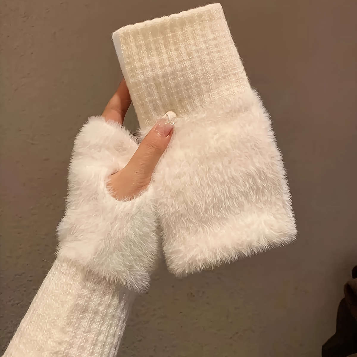 Winter Gloves Color White