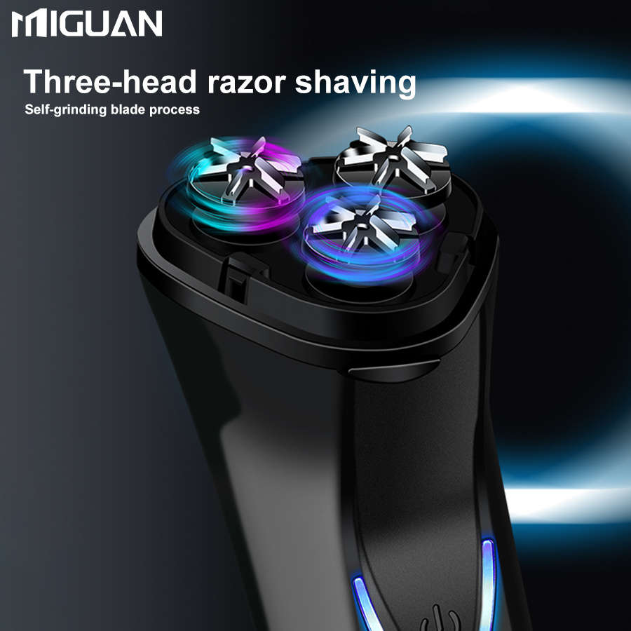Shaver Color Black    3 Spare Blades