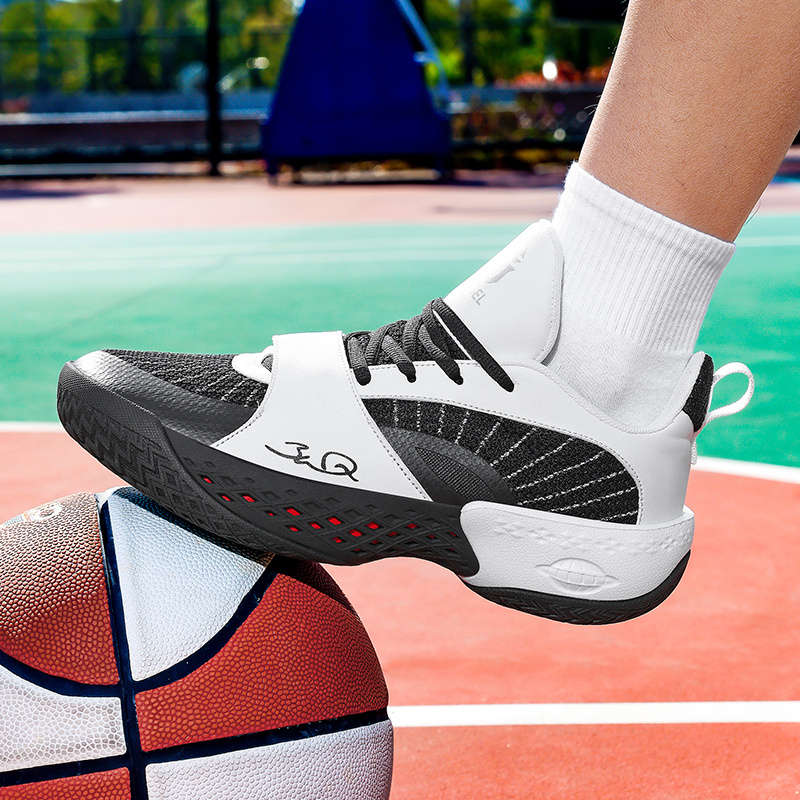 Sneakers Black And White Size Uk 7