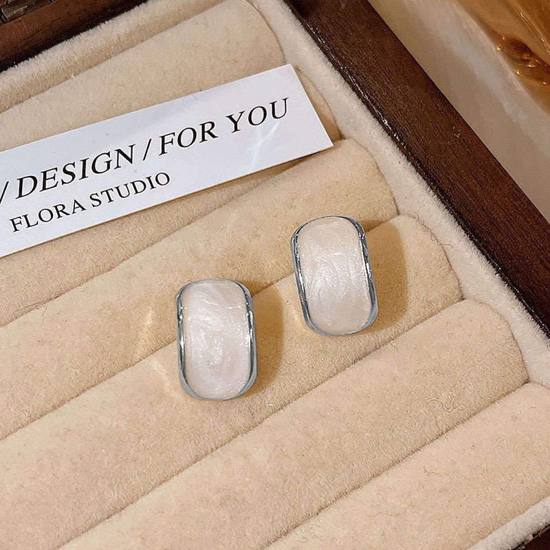 Women S Earrings Color Silvery
