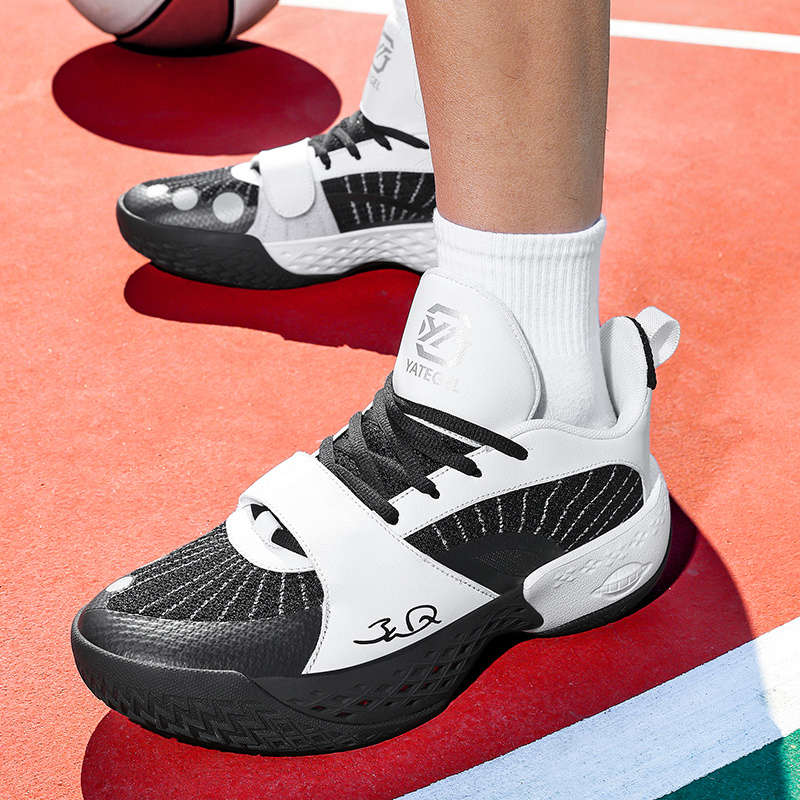 Sneakers Black And White Size Uk 7