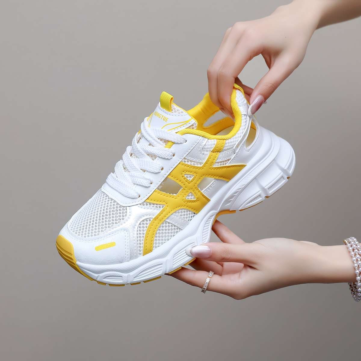 Women S Sneakers Color White Sizeuk 4