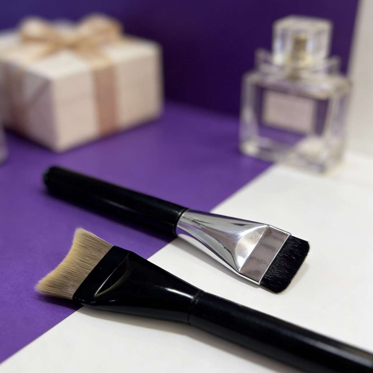 Makeup Brush Set Color 4Piece Brush Set 2 Tail Brushes  2 Flat Brushes