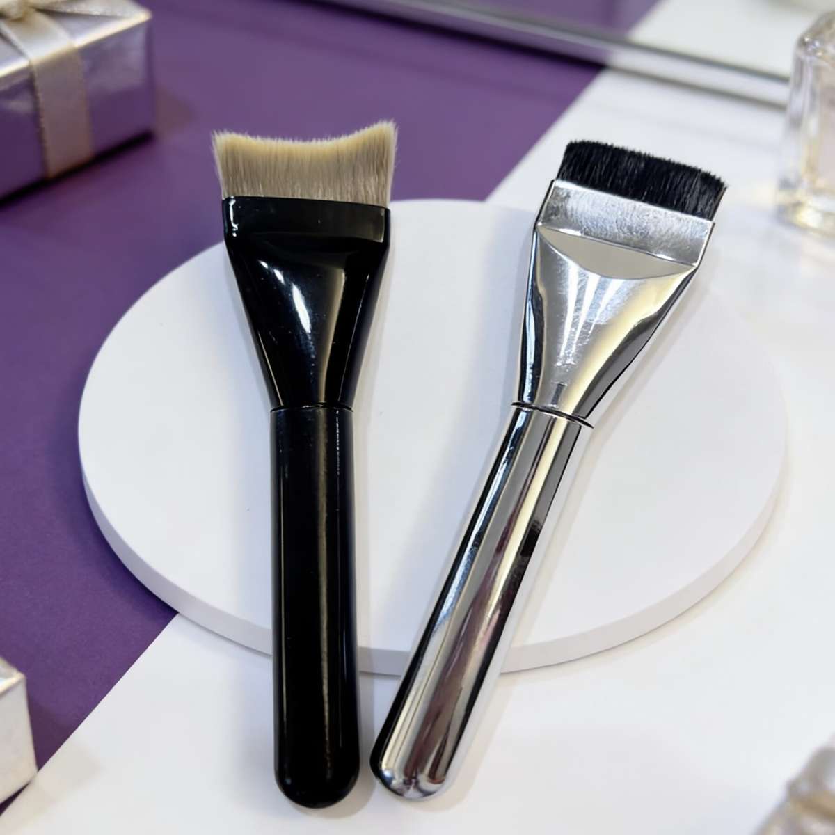 Makeup Brush Set Color 4Piece Brush Set 2 Tail Brushes  2 Flat Brushes
