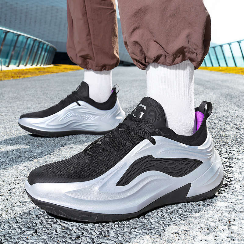 Sneakers Black And Silvery Size Uk 7