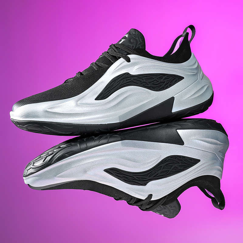 Sneakers Black And Silvery Size Uk 7