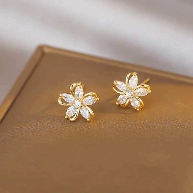 Women S Earrings Color Golden