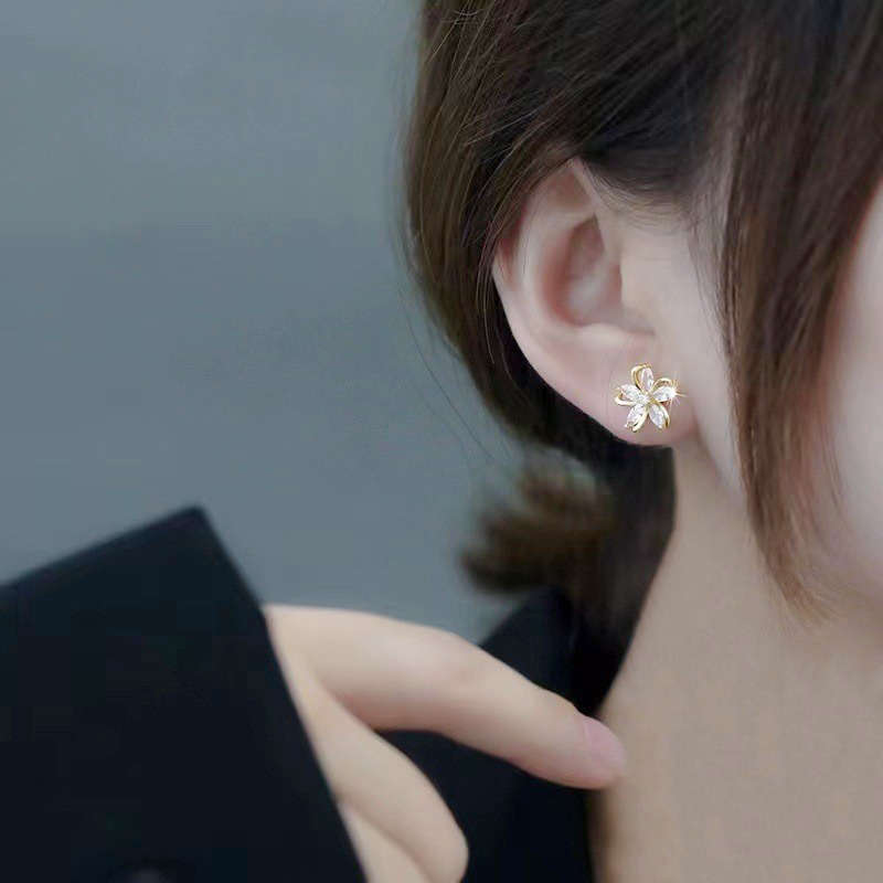 Women S Earrings Color Golden