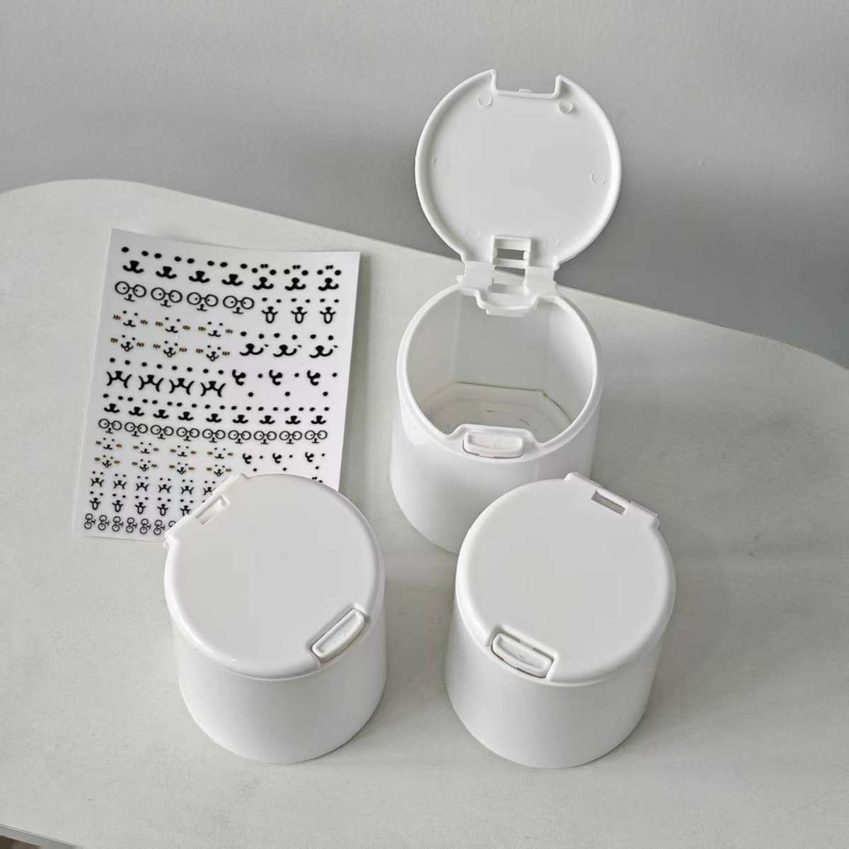 Antibacterial Box Round 3 Pieces Includes One Free Transfer Sticker
