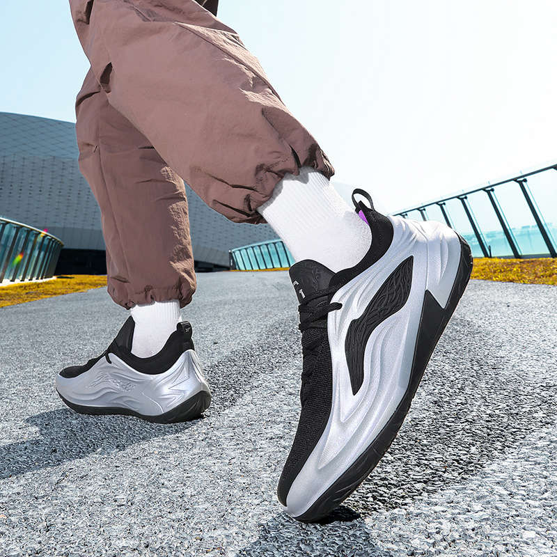 Sneakers Black And Silvery Size Uk 7