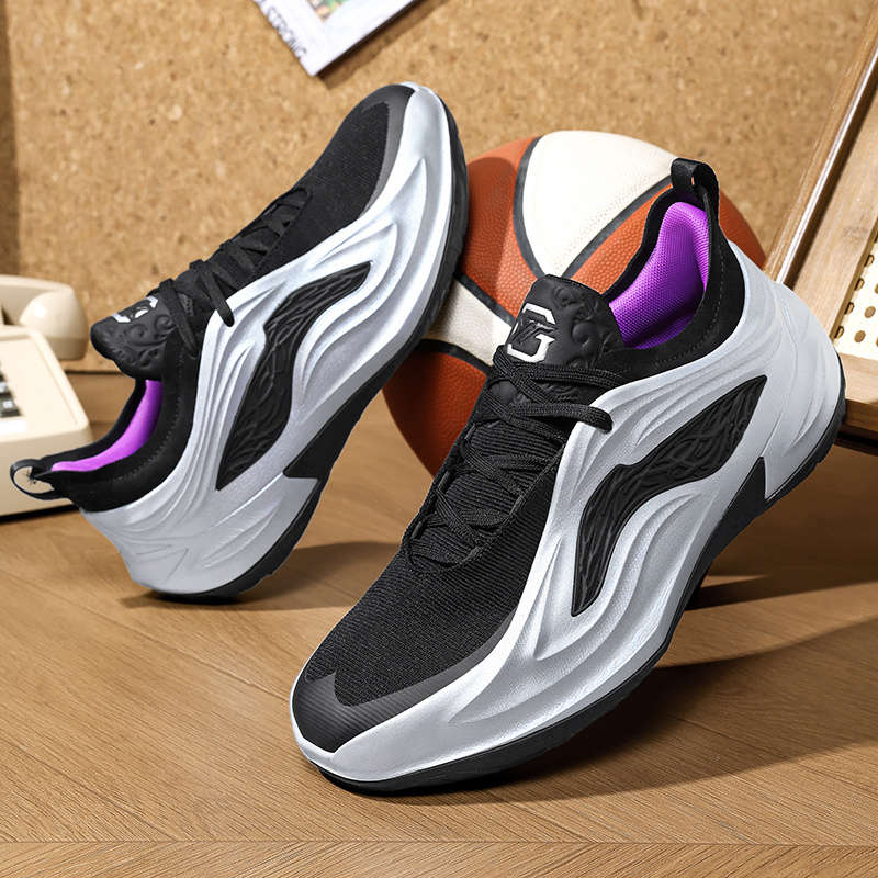 Sneakers Black And Silvery Size Uk 7