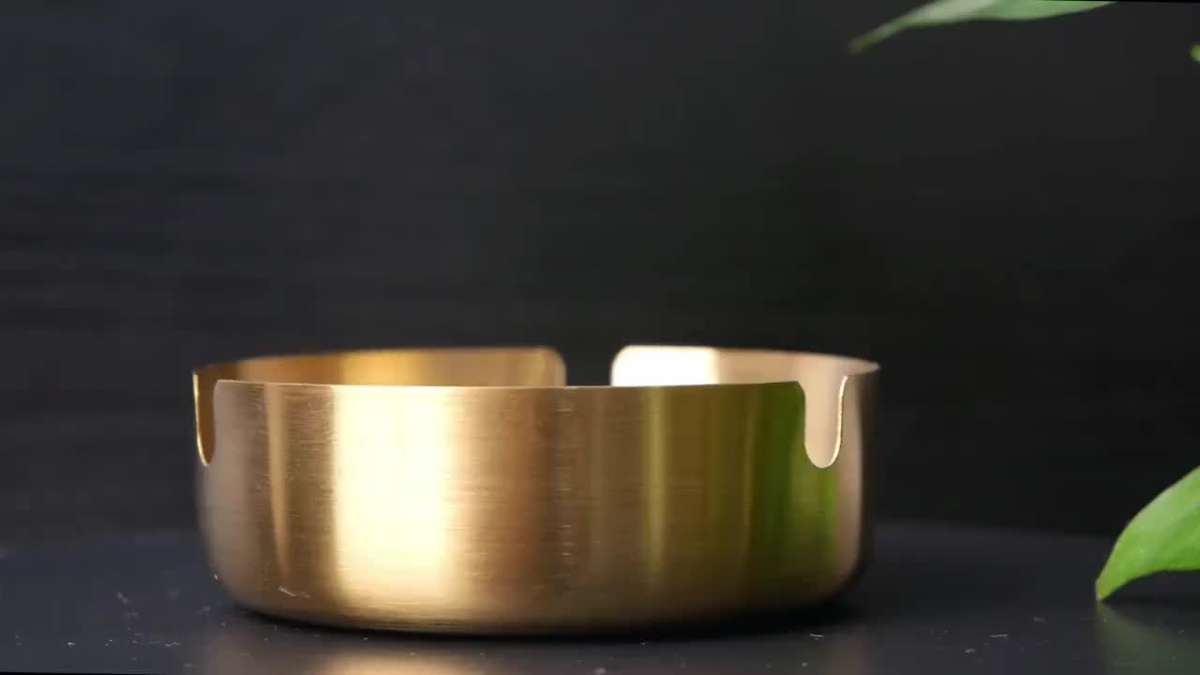 4pcs Elegant Gold-Tone Round Metal Ashtrays Durable Drop-Resistant Easy-Clean Design for Ho