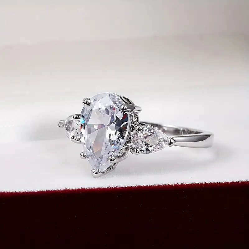 Elegant Ring with Rhinestone and Waterdrop Shape