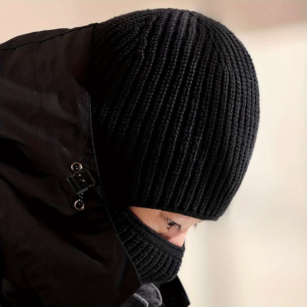 Hat Black A , Two Clothes Pull Down To Become A Mask