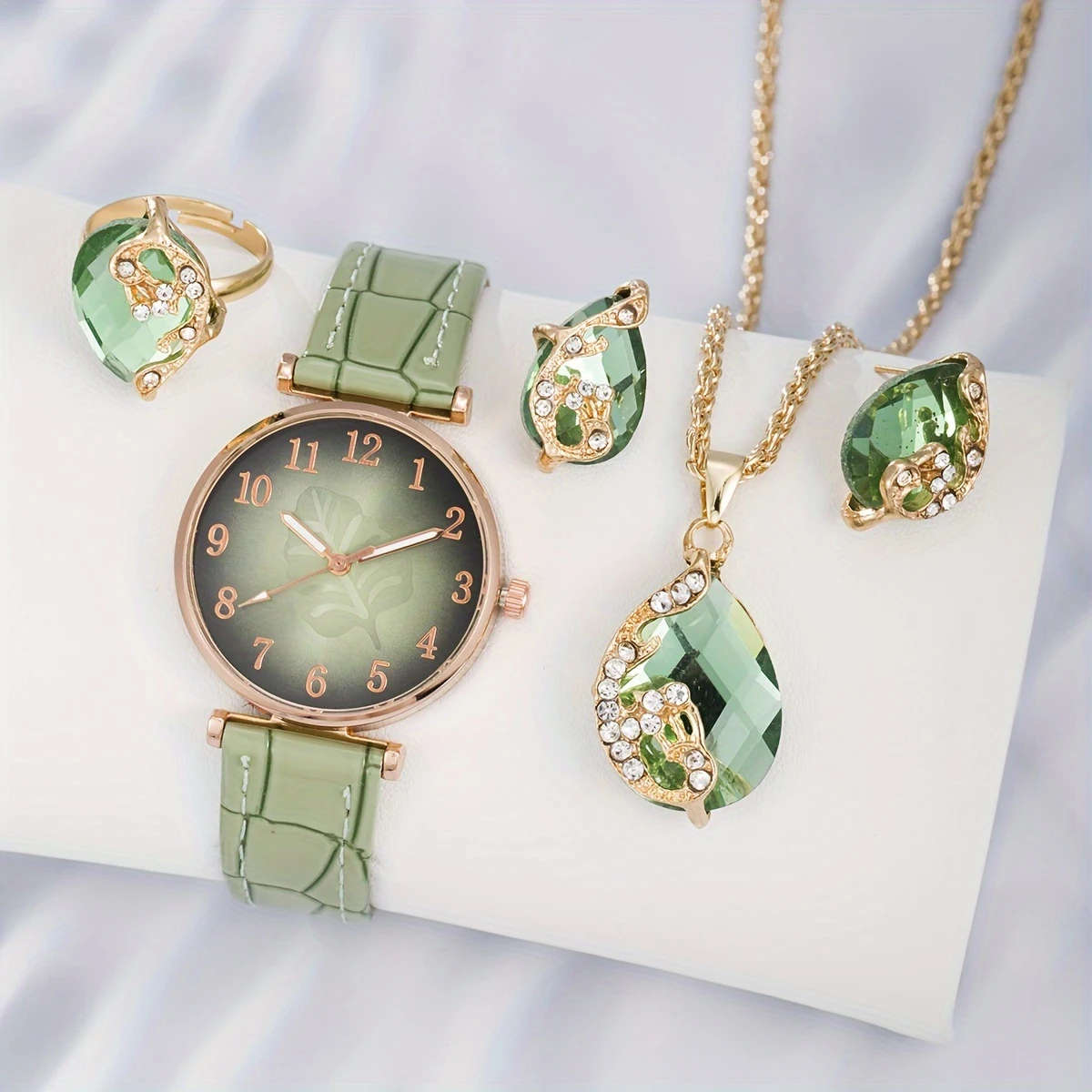 4pcs Set One Leaf Digital Dial Women's Watch Fashionable Quartz Watch Jewelry Four-piece Set