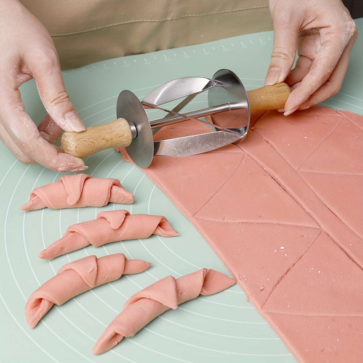 Stainless Steel Croissant Wooden Handle Roller Cutter Bread Dough Pastry Making Tool For Ki