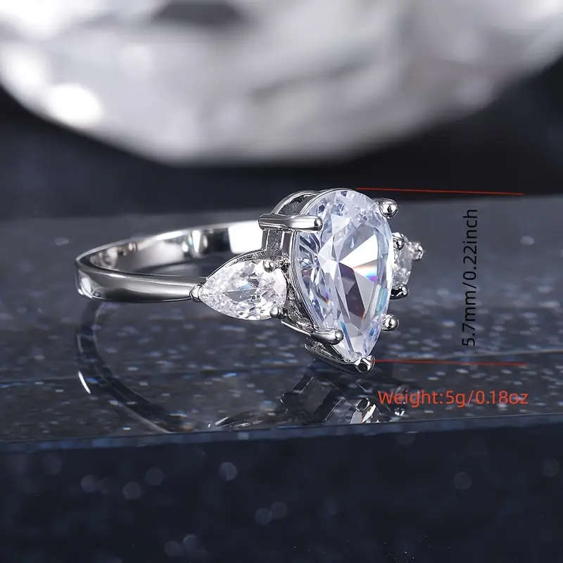 Elegant Ring with Rhinestone and Waterdrop Shape