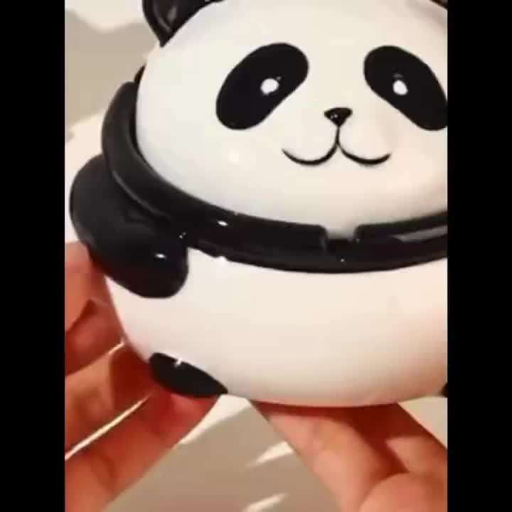 Adorable Panda-Shaped Ceramic Ashtray with Lid 12.7x12.7 cm Anti-Spill Design Perfect for D