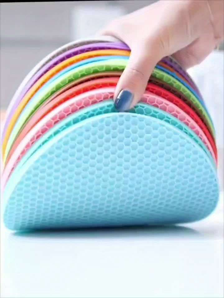 4pcs Black Silicone Heat Guard Pads Non-Slip Heat Stain Resistant Kitchen Mats for Cookwar