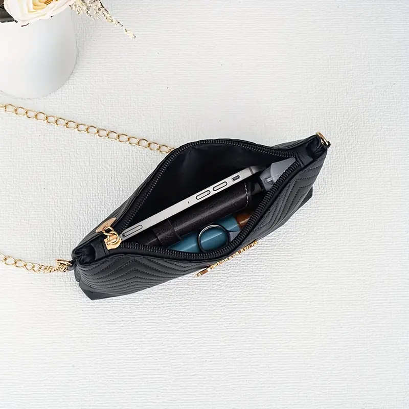 Women's Clutch with Chain Strap - Versatile Crossbody Bag