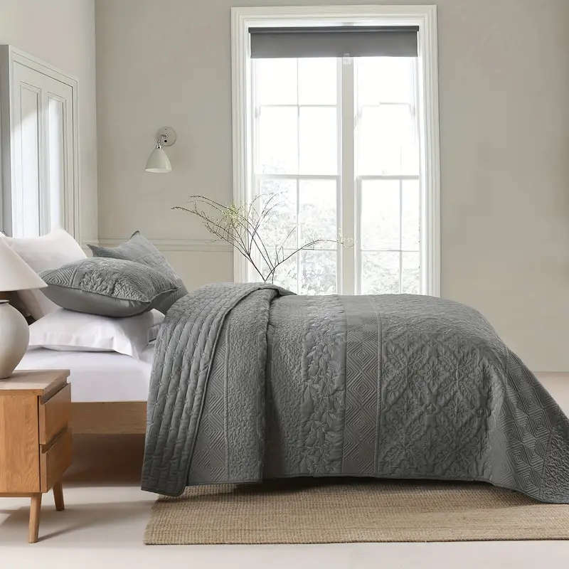 Luxury Three-Piece Bedding Set 229cm*229cm