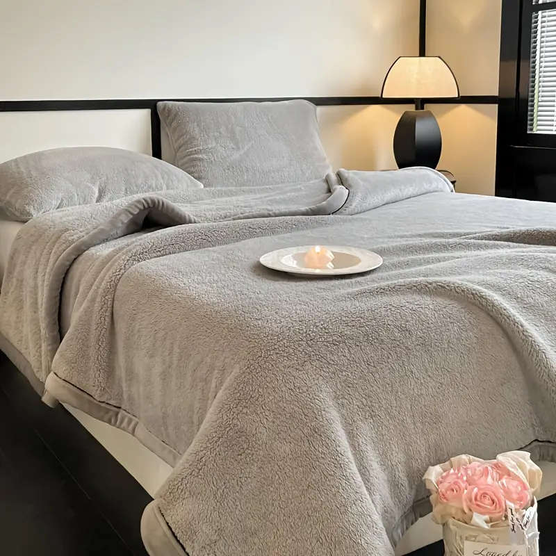 1 Piece Of Luxury Knitted Polyester Bed Blanket 120cm×200cm