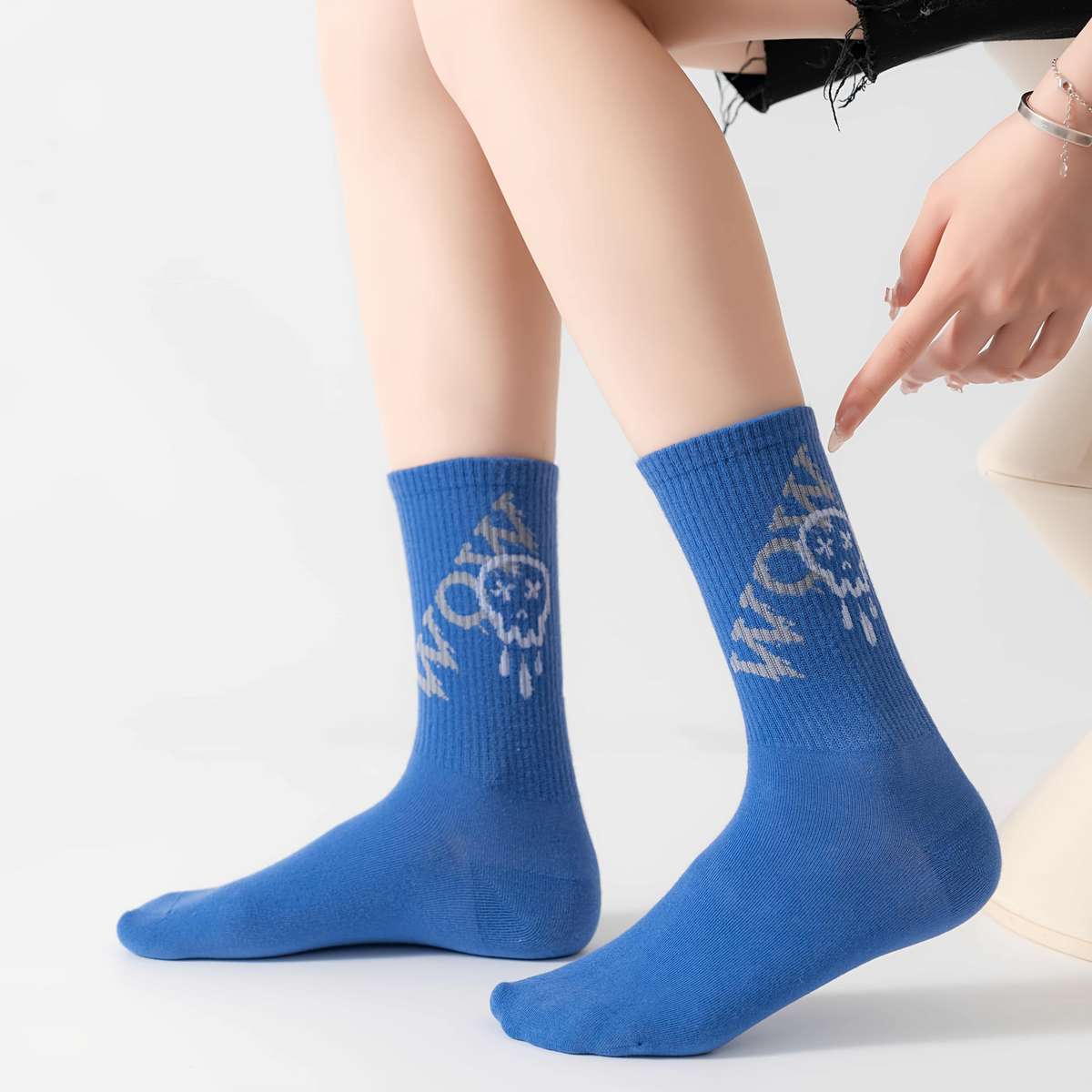 4 Pairs Of Black Letter Pattern Gray Socks One Size High Elastic Socks