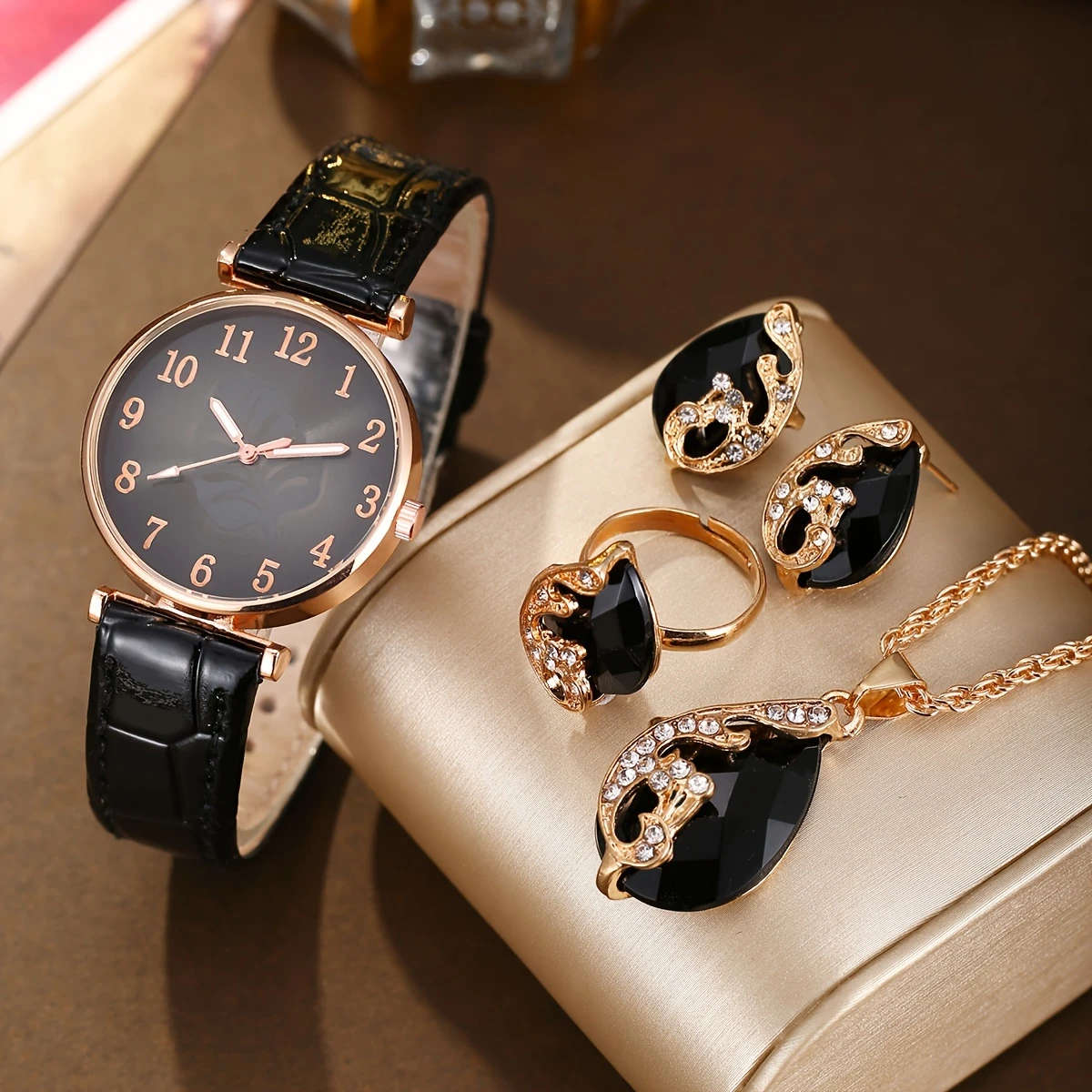 4pcs Set One Leaf Digital Dial Women's Watch Fashionable Quartz Watch Jewelry Four-piece Set