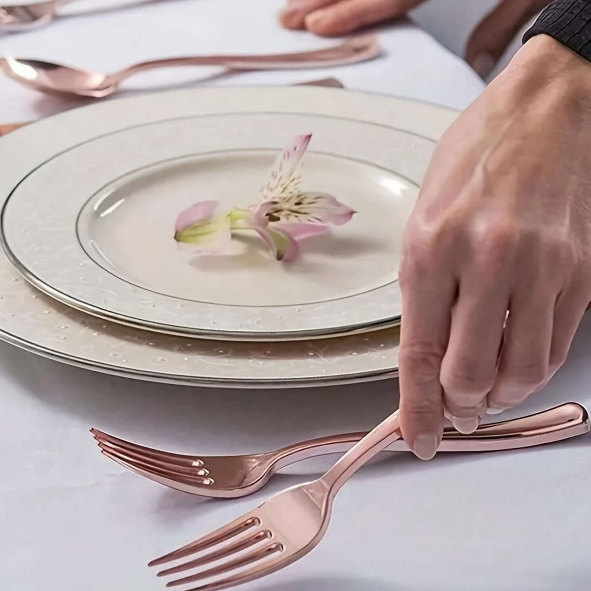 75pcs Rose Golden Cutlery Set