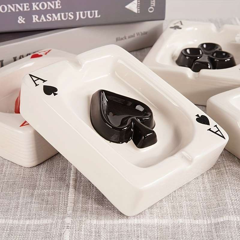 1pc Creative Poker Ceramic Ashtray Simple and Fashionable Ashtray Portable Home Office Desk Ashtr