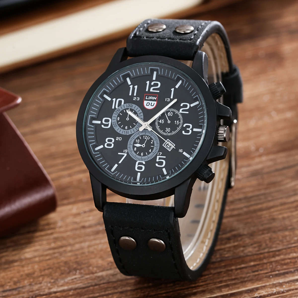 4pcs set Men's Casual Quartz Watch with Round Dial And Faux PU Leather Strap Plus Bracelets Set