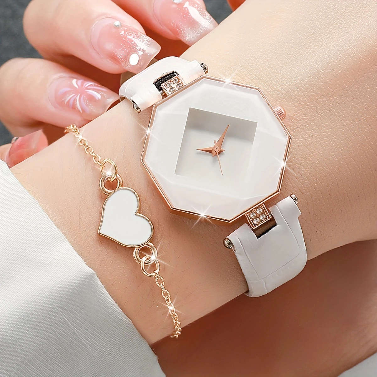 4pcs set Fashionable Women'S Quartz Wristwatch and Heart Charm Bracelet Set Round Alloy Case Faux Le