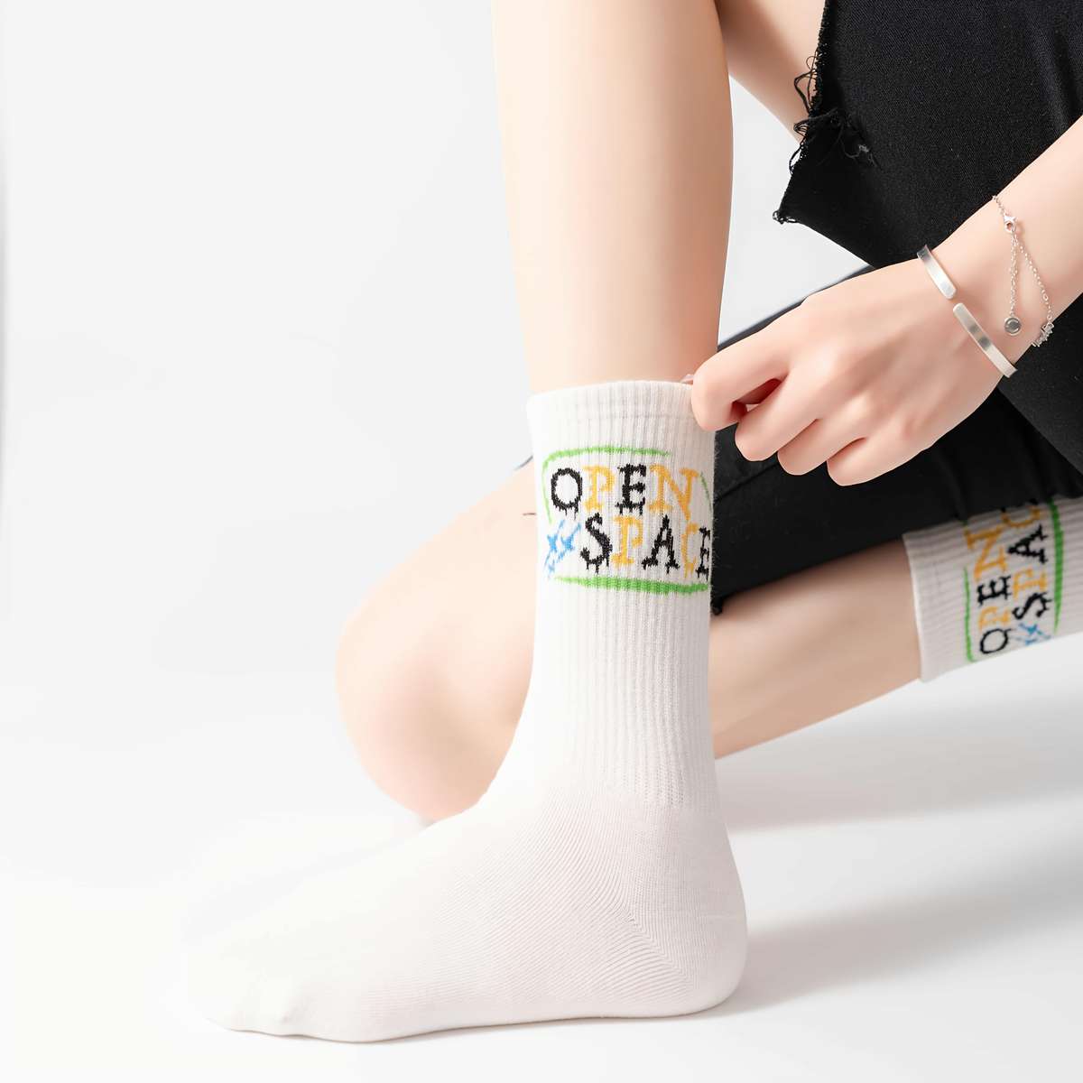 4 Pairs Of Black Letter Pattern Gray Socks One Size High Elastic Socks