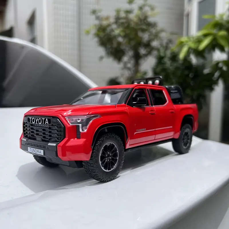 TOYOTA 1/24 Scale Zinc Alloy Metal Truck Die-Cast Model Toy with Pull-Back Action