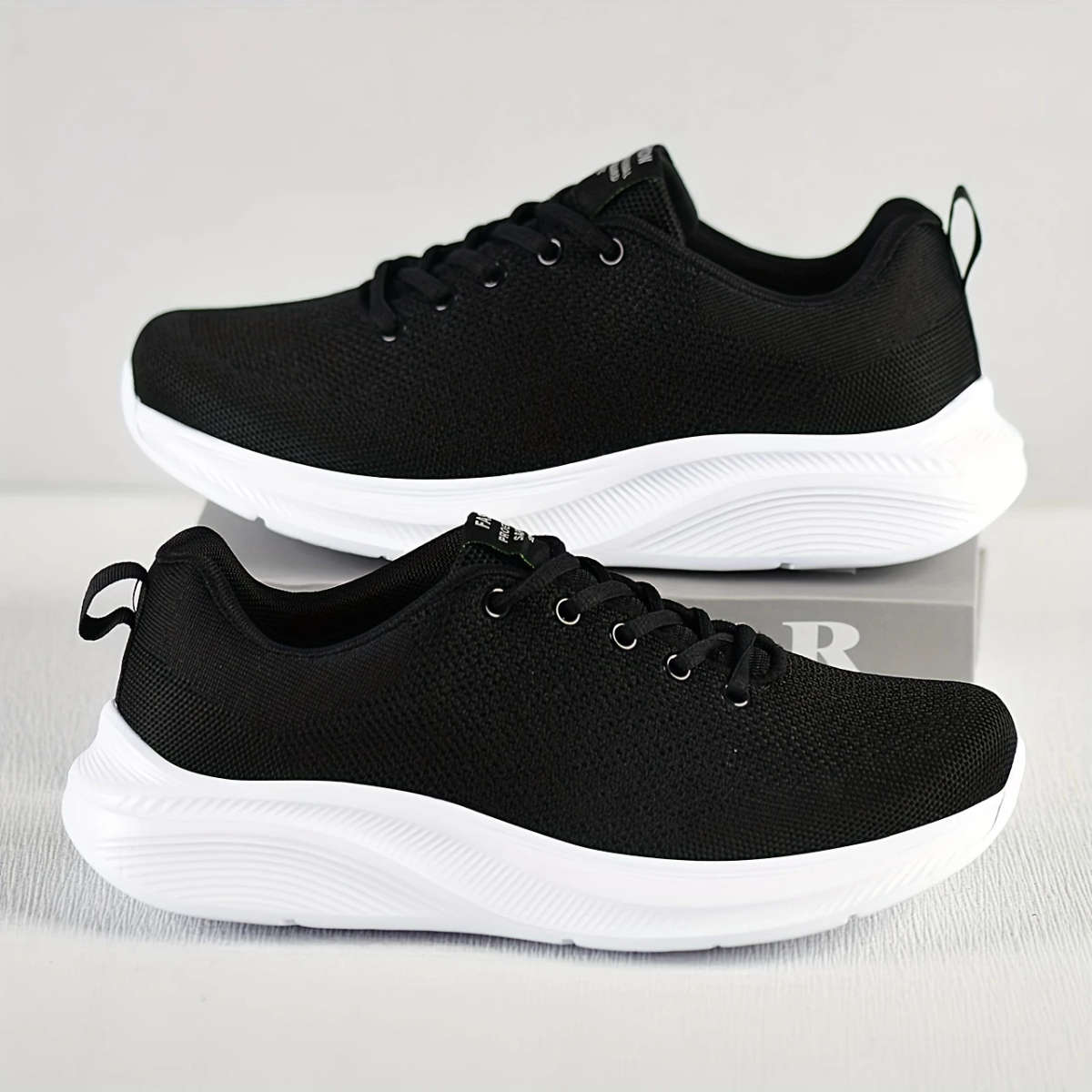 Breathable Men's sports shoes - Black