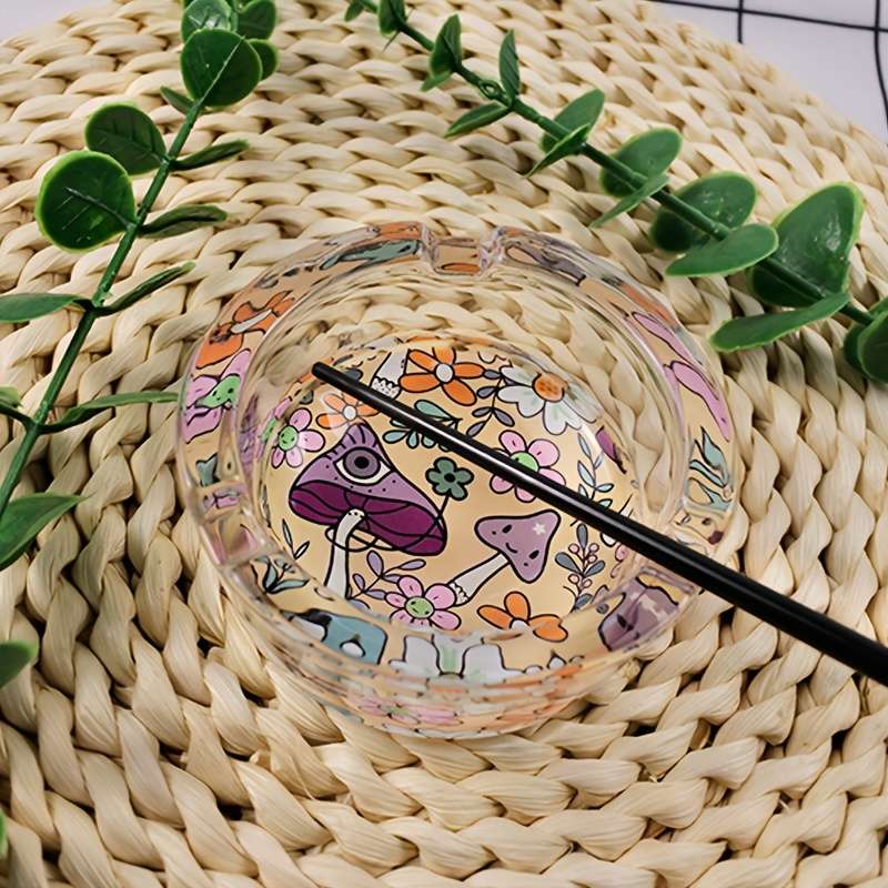 1pc Glass Ashtray Suitable for Home And Bars Creatively Designed with a Transparent Round Shape