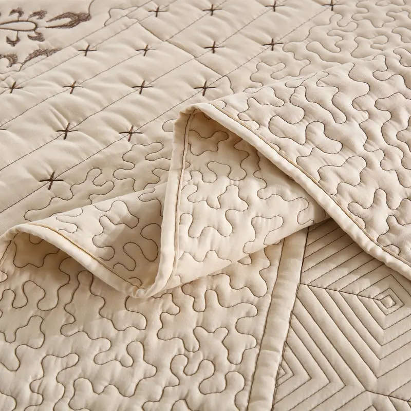 Luxury Three-Piece Bedding Set 229cm*229cm