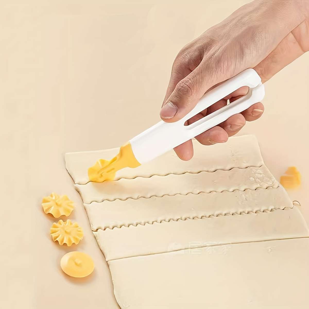 4-in-1 Plastic Pizza Cutter Set with Interchangeable Pastry Stamp Accessories Kitchen Gadget f