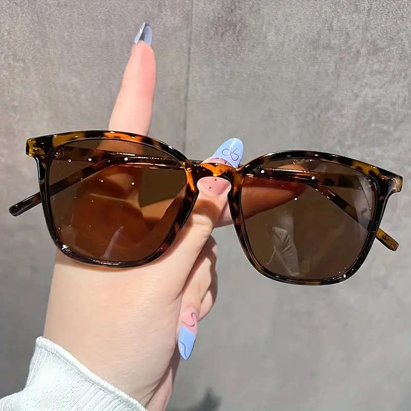 Retro Square Design, PC Frame, Anti-Reflective Lenses, Women Sunglasses