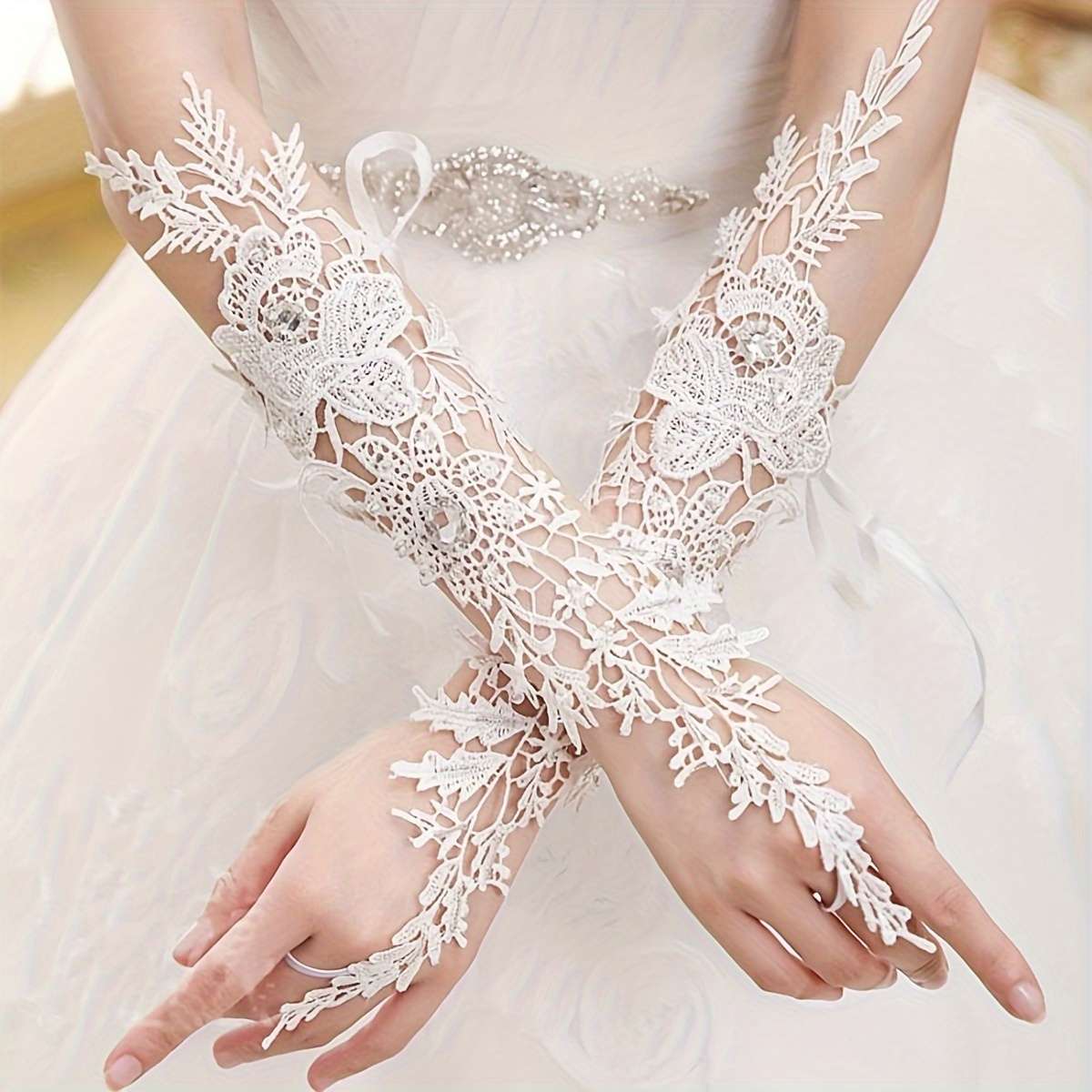 1 Pair White One Size Bridal Etiquette Gloves