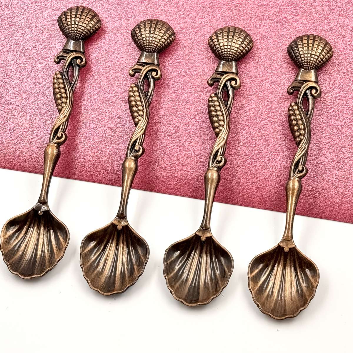 4pcs Vintage Seashell Dessert Spoons Elegant Antique Bronze Metal Coffee Ice Cream Tea Sti