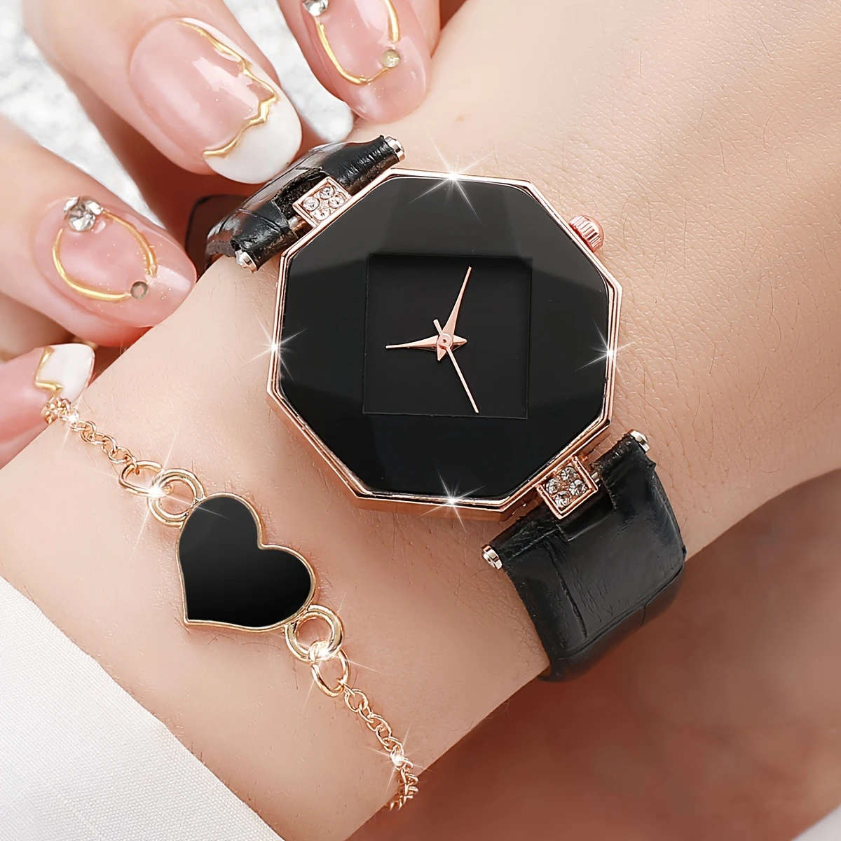4pcs set Fashionable Women'S Quartz Wristwatch and Heart Charm Bracelet Set Round Alloy Case Faux Le