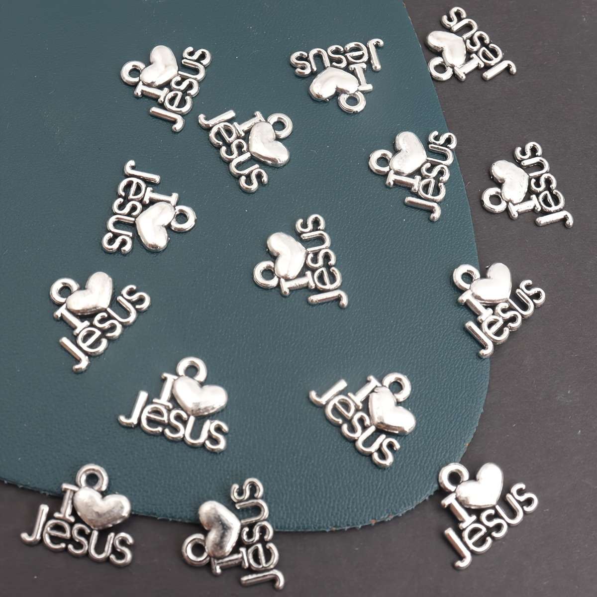 1 Piece Antique Silvery Jesus Theme Pendant