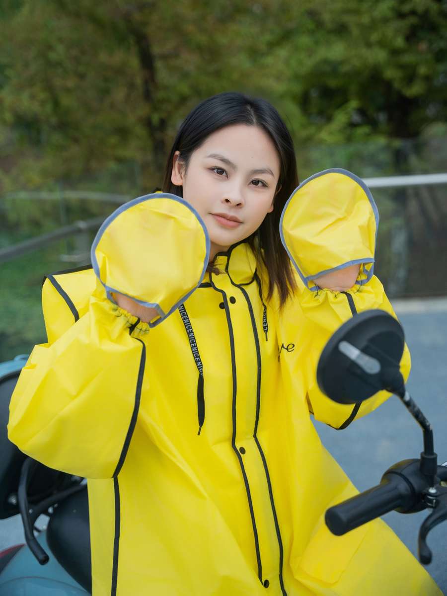 Raincoat Yellow Size L