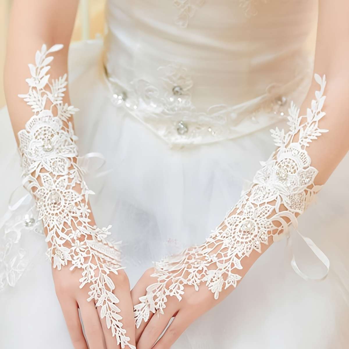 1 Pair White One Size Bridal Etiquette Gloves