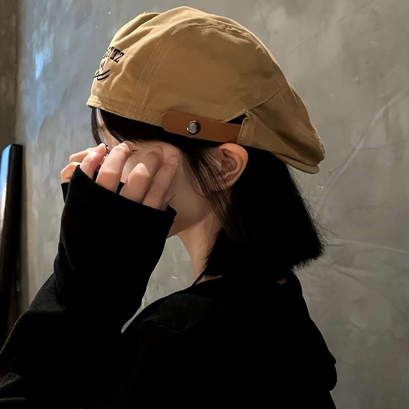 Japanese-Style Unisex Forward-Facing Hats With A Literary British Retro Design Perfect For Art