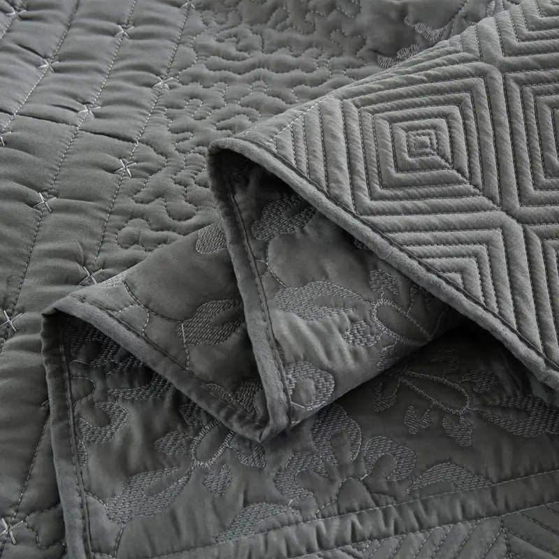 Luxury Three-Piece Bedding Set 229cm*229cm