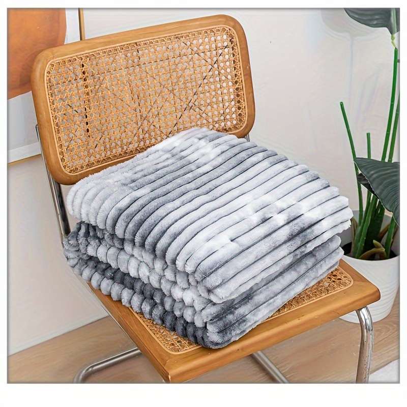 1ps Blanket Color Grey size 180CM x200CM  70.87 INCHES X 78.74 INCHES
