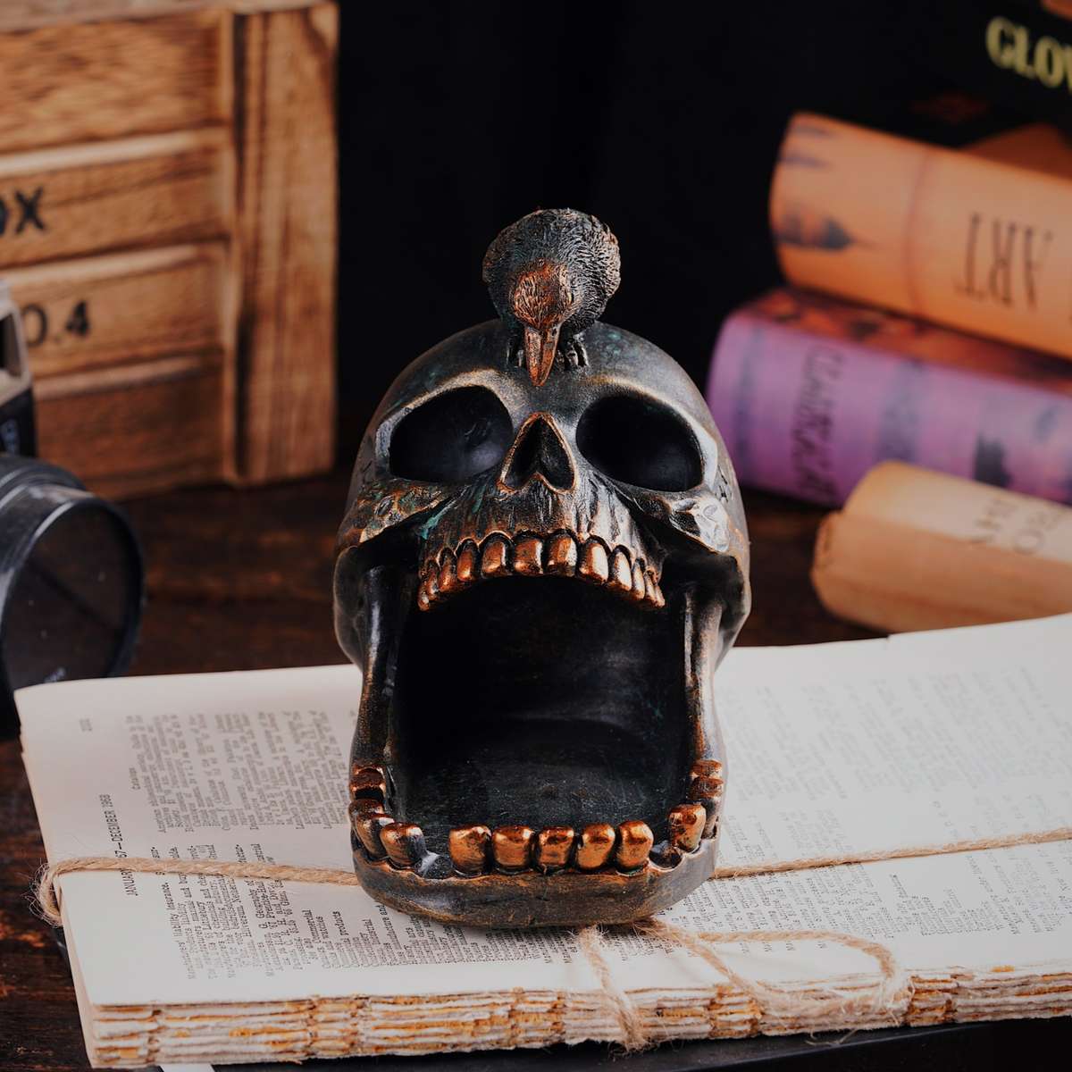 1pc Gothic Skull and Crow Ashtray Resin Ring Holder Censer Vintage Halloween Decor Ideal Gif